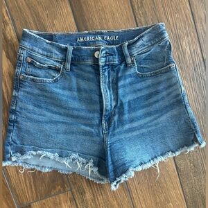 American Eagle Highest Rise 90’s Boyfriend Short Size 8 Medium Wash Frayed